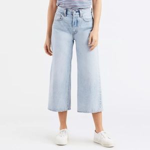 Levi's Light Wash Blue Cropped Wide-Leg Jeans